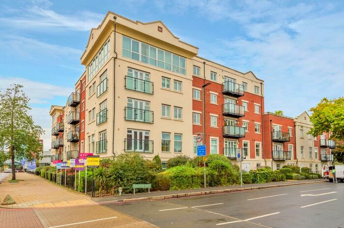 2 Bedroom Flat To Rent In Masons Hill, Bromley, BR2