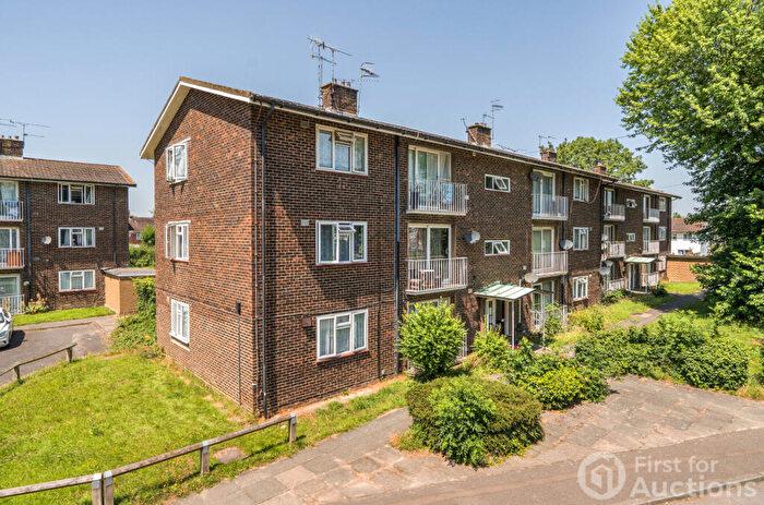 2 Bedroom Apartment For Sale In Oak Way, Crawley, West Sussex, RH10