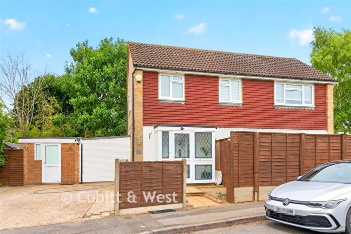 4 Bedroom Detached House For Sale In Clements Mead, Leatherhead, Surrey, KT22