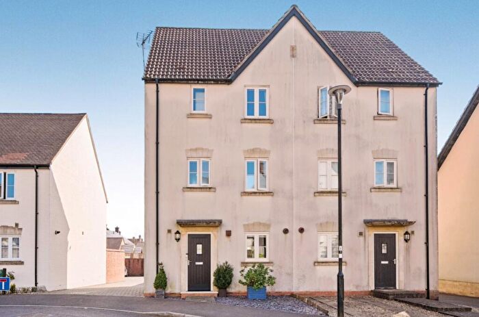 4 Bedroom Semi-Detached House For Sale In Blandford Road Shepton Mallet, BA4
