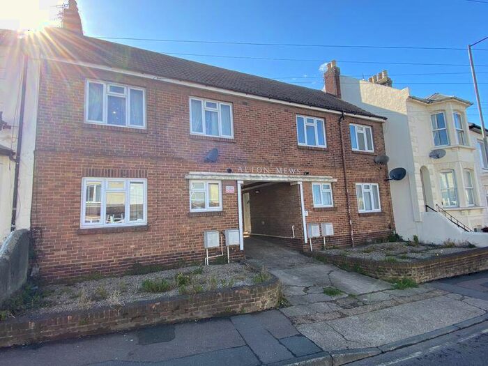 2 Bedroom Flat To Rent In Alton Mews, Canterbury Street, Gillingham, ME7