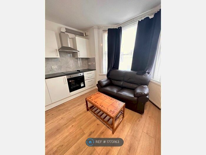 Studio To Rent In Hounslow, Hounslow, TW3