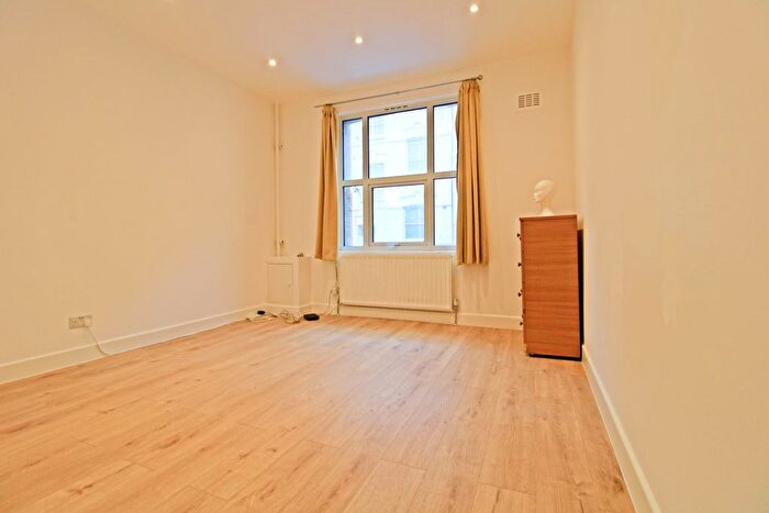 3 Bedroom Flat To Rent In Settles Street, Aldgate, E1