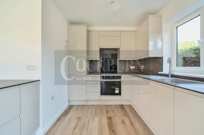 3 Bedroom End Of Terrace House For Sale In Buckler Gardens, London, SE9