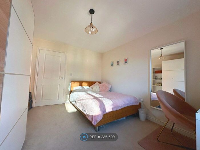 2 Bedroom Flat To Rent In Barn Owl Drive, Binfield, Bracknell, RG12