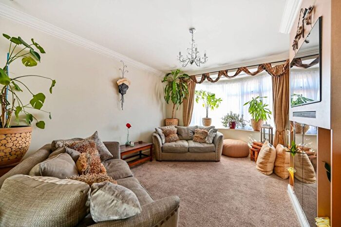 4 Bedroom Property For Sale In Twickenham Road, Isleworth, TW7