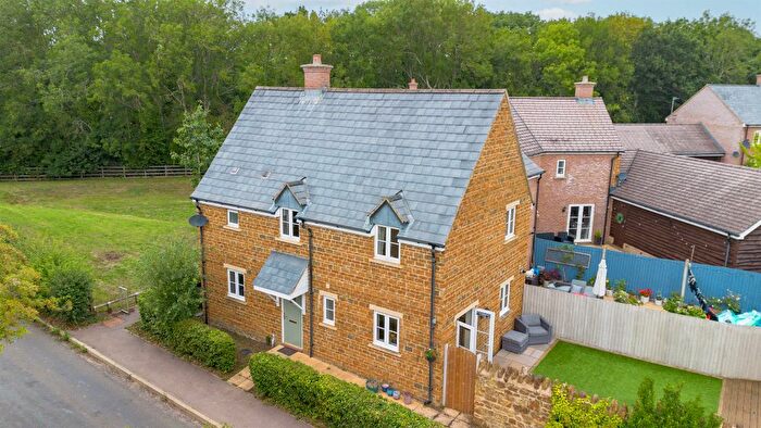 4 Bedroom Semi-Detached House For Sale In Oak Farm Close, Milcombe, Banbury, OX15
