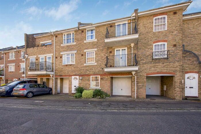 1 Bedroom Flat To Rent In Cedar Terrace, Richmond, TW9