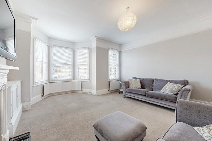 2 Bedroom Flat To Rent In Sutton Road, London, N10