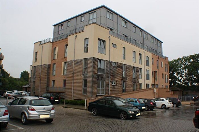 2 Bedroom Flat To Rent In Cameron Crescent, Edgware, HA8