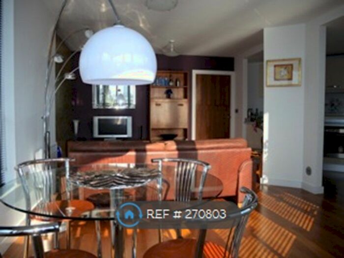 2 Bedroom Flat To Rent In The Skyline, Leeds, LS9