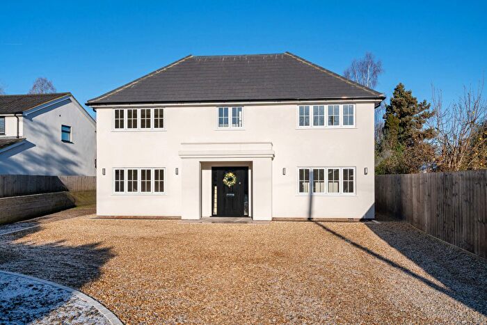 4 Bedroom Detached House For Sale In Oakley Drive, Fleet, GU51