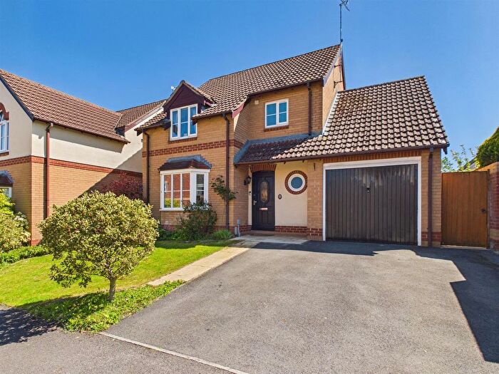 3 Bedroom Detached House For Sale In Bythebrook, Chippenham, SN14