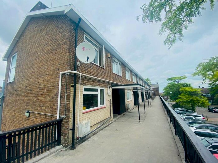 3 Bedroom Maisonette To Rent In Southgate, RH10