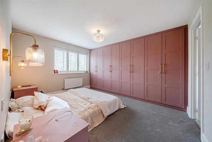 5 Bedroom Detached House For Sale In Pauling Close, Aston Clinton, HP22