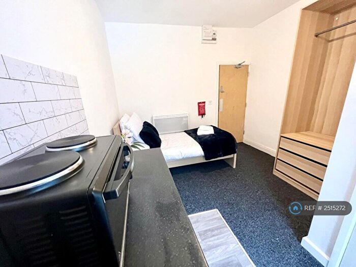 Studio To Rent In Rastrick, Brighouse, HD6
