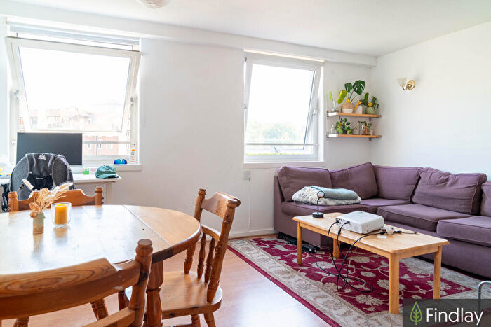 3 Bedroom Maisonette For Sale In Roman Road, London, E2