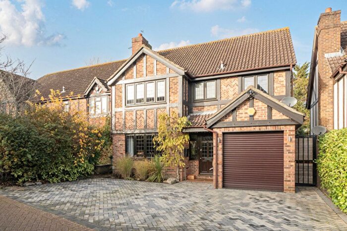 4 Bedroom Detached House For Sale In Beechwood Rise, Chislehurst, BR7