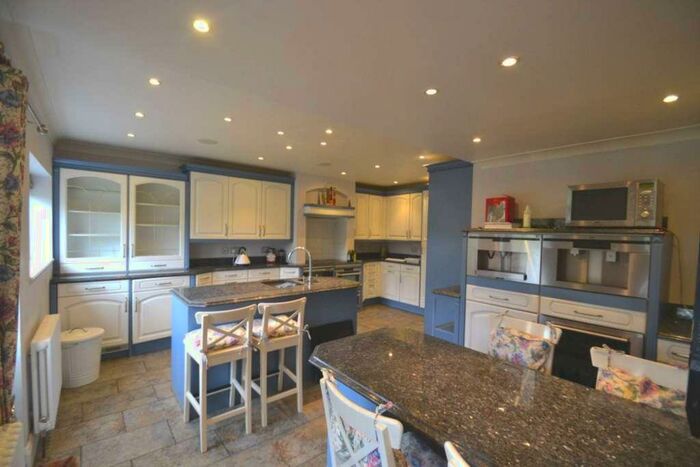 3 Bedroom Detached Bungalow To Rent In Croydon Lane, Banstead, SM7