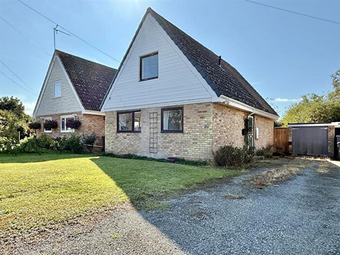 3 Bedroom Detached House For Sale In Northfield Road, Onehouse, IP14