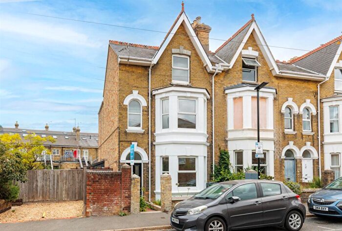 5 Bedroom End Of Terrace House For Sale In Large Central Cowes Townhouse - West Hill Road, Cowes, PO31