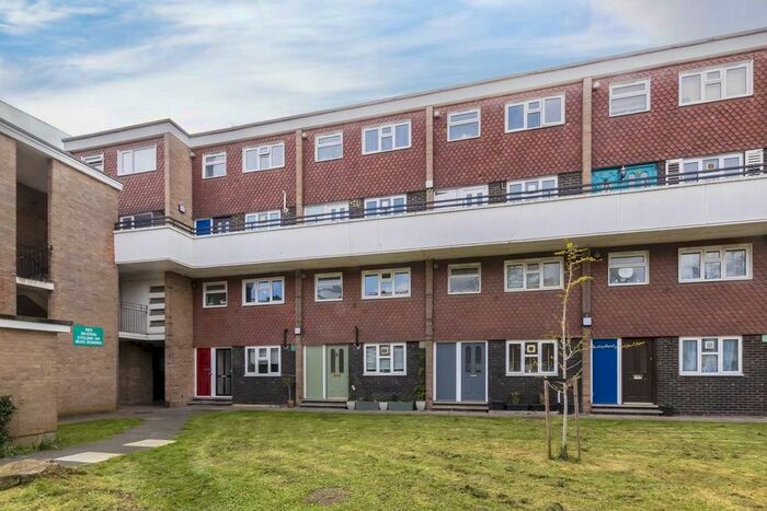 2 Bedroom Flat To Rent In Acre Road, Kingston Upon Thames, KT2