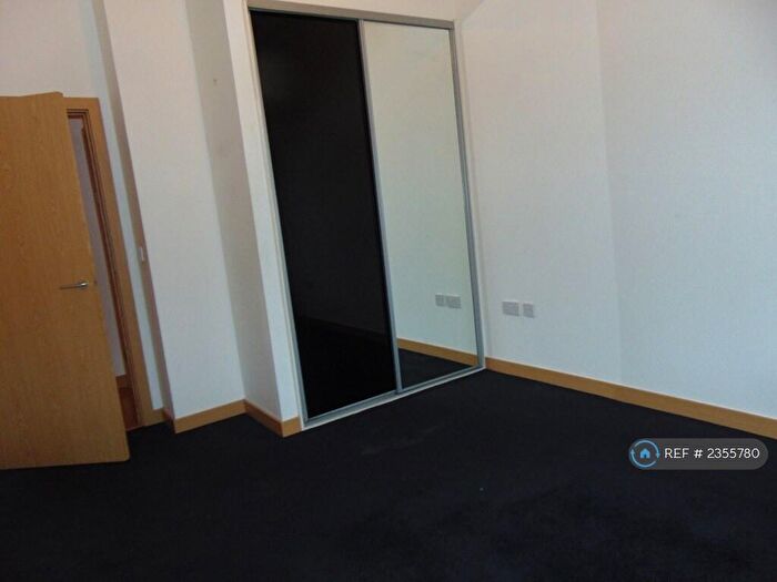 2 Bedroom Flat To Rent In Academy Court, Dagenham, RM8