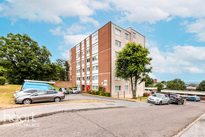 1 Bedroom Flat For Sale In Menlo Gardens, London, SE19