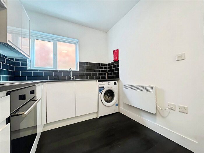 1 Bedroom Flat To Rent In Percy Road, Twickenham, TW2