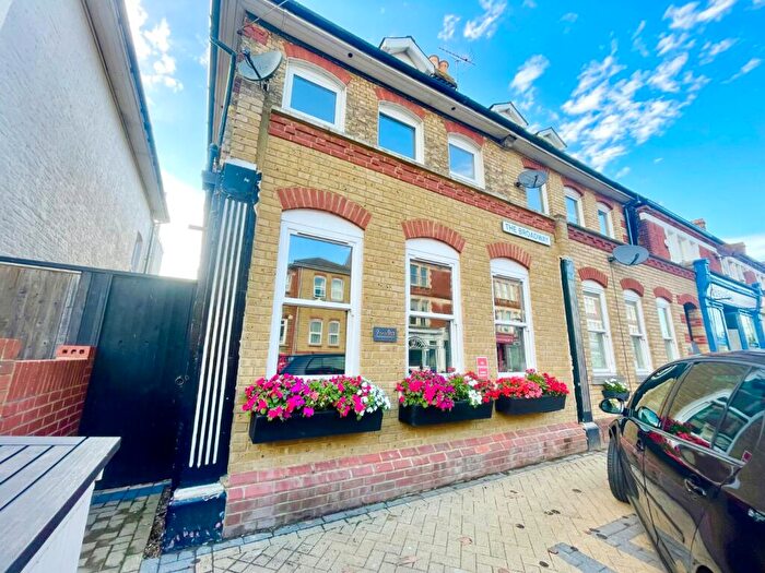 2 Bedroom Flat To Rent In The Broadway, Broadstairs, Kent, CT10