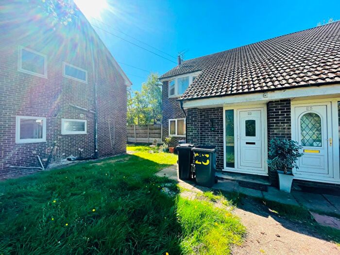 2 Bedroom Maisonette To Rent In Kirkhill Close, Armthorpe, Doncaster, DN3