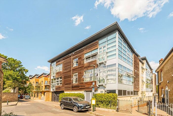 2 Bedroom Flat To Rent In Railshead Road, Isleworth, TW7
