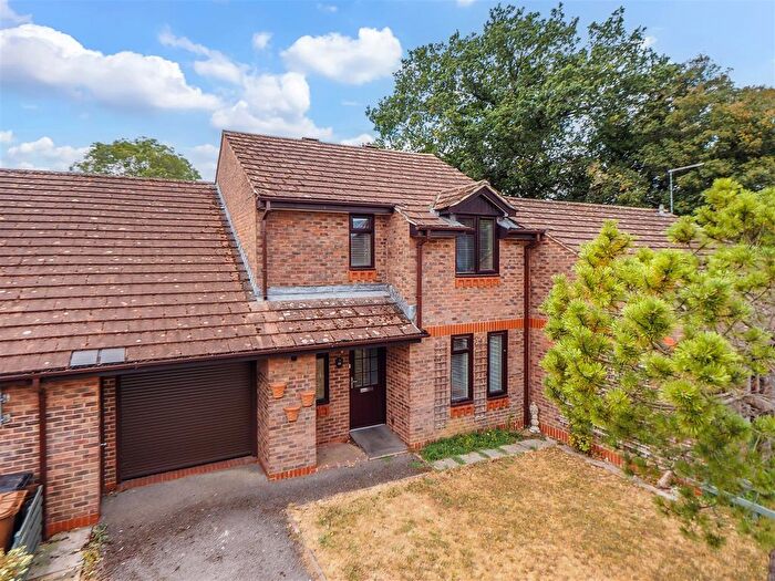3 Bedroom Semi Detached House For Sale In Edgar Close, Andover, SP10