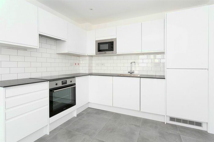 1 Bedroom Flat To Rent In Wellstones, Watford, WD17