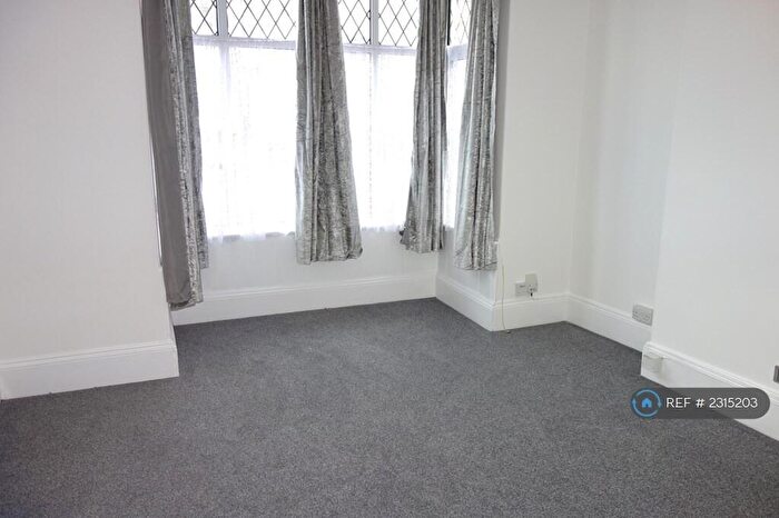1 Bedroom Flat To Rent In Allendale Rd, Mutley, Plymouth, PL4