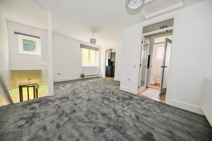 Studio To Rent In Trefoil Close, Waterlooville, PO7