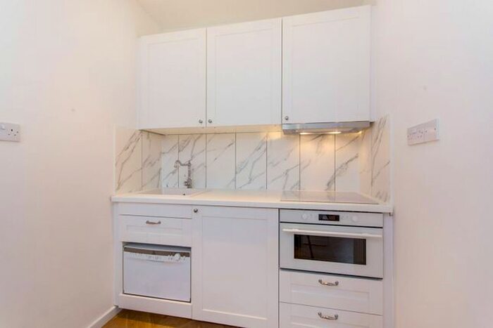 1 Bedroom Flat To Rent In Philbeach Gardens, Earls Court, London, SW5