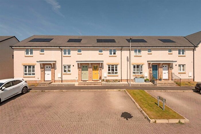 3 Bedroom Property For Sale In Lochiel Crossway, Burdiehouse, Edinburgh, EH17