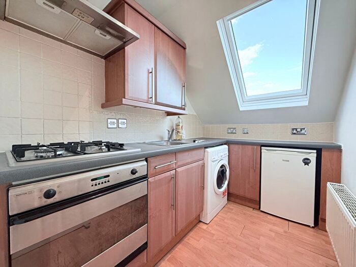 Studio To Rent In Finchley Road, London, NW11