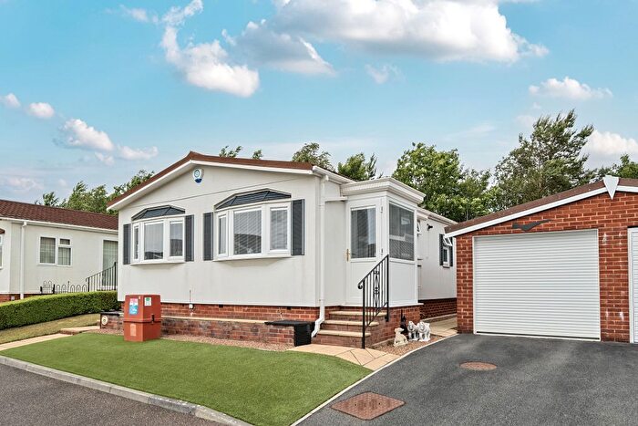 2 Bedroom Park Home For Sale In Newlands Drive, New Park, Bovey Tracey, TQ13