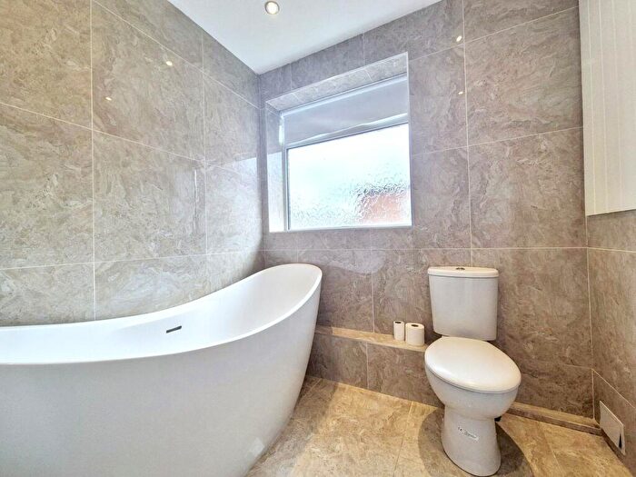 3 Bedroom Flat To Rent In Lemon Street, South Shields, Tyne And Wear, NE33