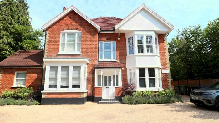 2 Bedroom Flat To Rent In Massetts Road, Horley, RH6