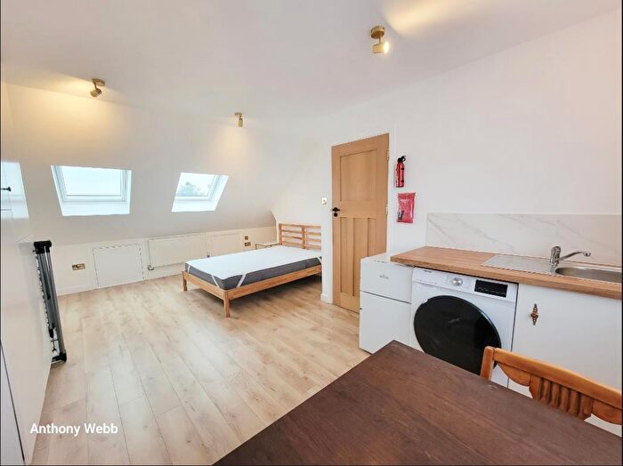 Studio To Rent In The Larches, Palmers Green, N13