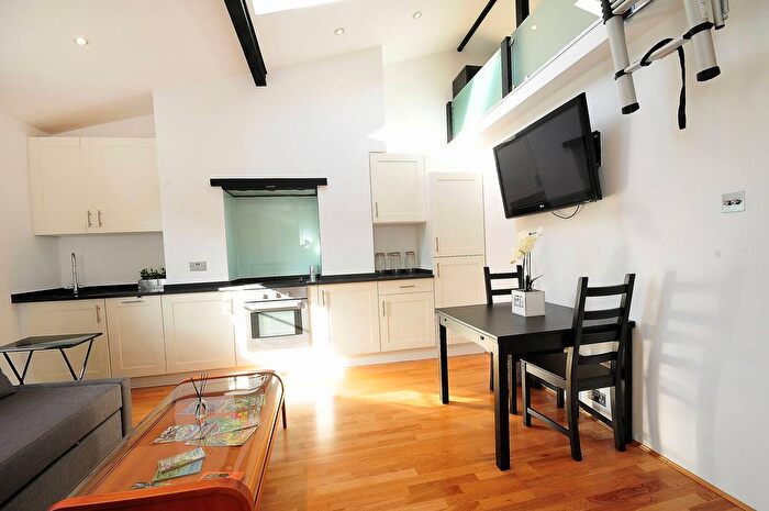 2 Bedroom Flat To Rent In Gunter Grove, Chelsea, London, SW10