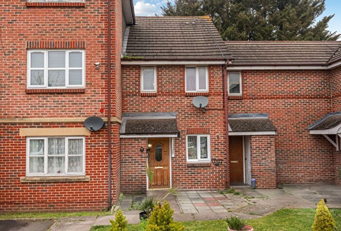 2 Bedroom Detached House For Sale In Kennedy Close, Mitcham, CR4