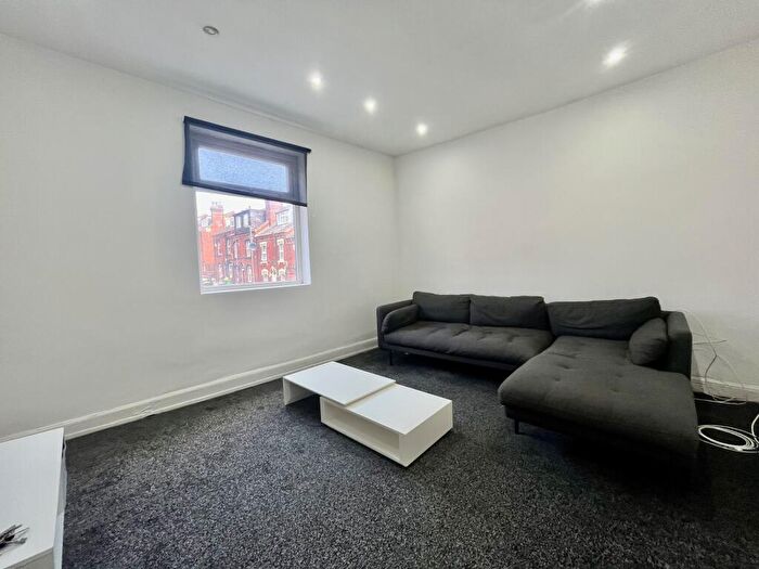 2 Bedroom Maisonette To Rent In Leslie Terrace, Leeds, LS6