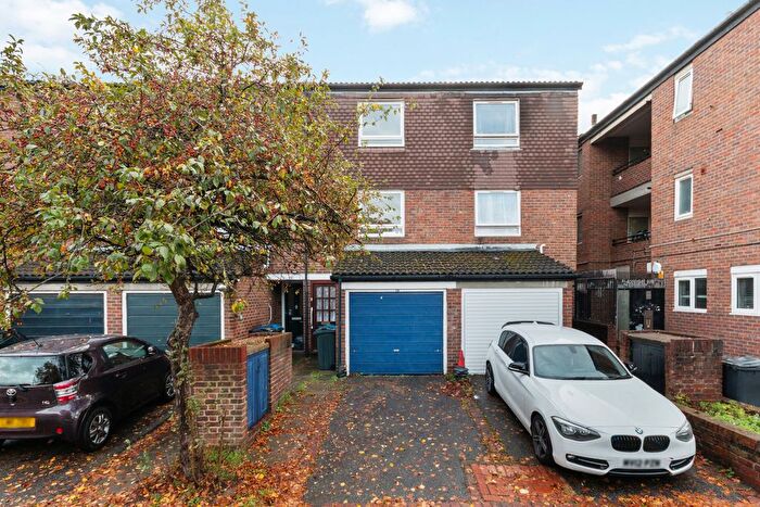 3 Bedroom Terraced House For Sale In Singleton Close, Colliers Wood, London, SW17