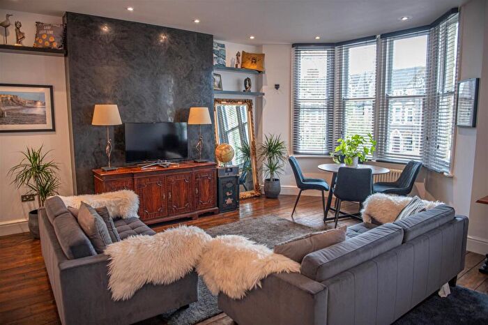 1 Bedroom Apartment To Rent In Cathedral Road, Cardiff, CF11