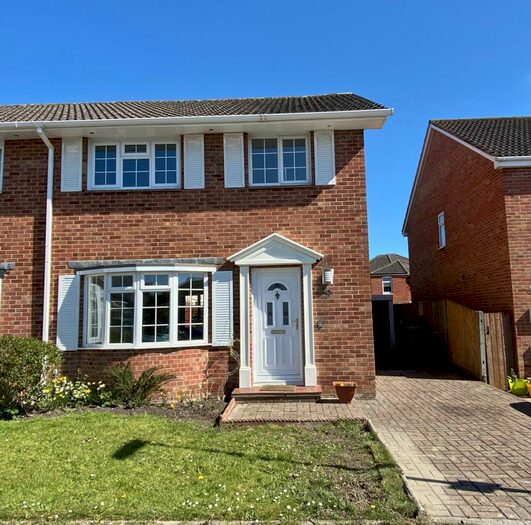 3 Bedroom Semi-Detached House To Rent In Eastleigh, SO50