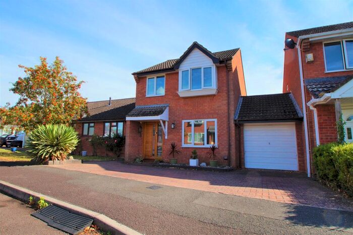 3 Bedroom Link Detached House For Sale In Prospect Close, East Brent, Somerset, TA9